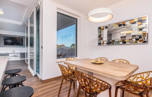 Four-Bedroom Holiday Home image 8