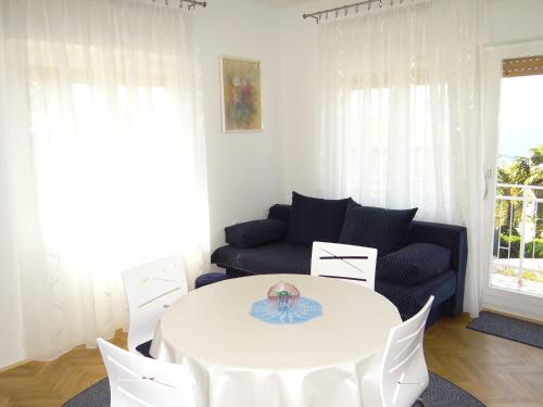 One-Bedroom Apartment with Balcony and Sea View room in Apartments with a parking space Malinska Krk - 19270
