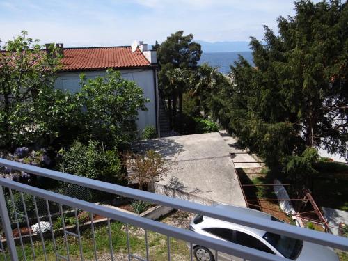 One-Bedroom Apartment with Balcony and Sea View image 1