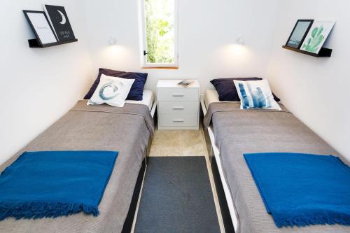 Two-Bedroom Apartment with Balcony and Sea View image 10