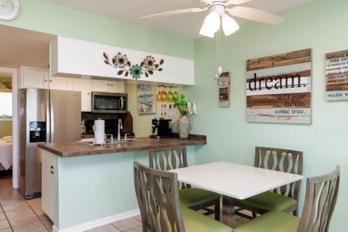 El Constante 102 by Padre Escapes - image 12