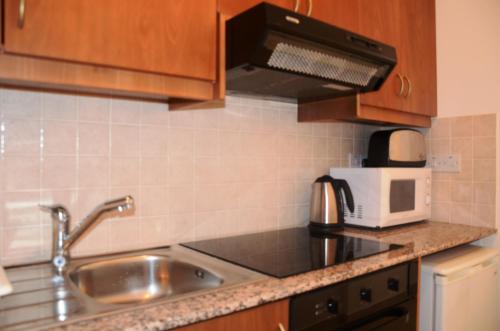 Studio with shower room E5, full kitchen, poolside, FREE WIFI, Peyia (photo 5)