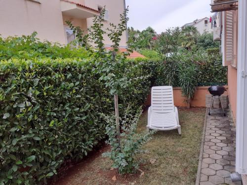 Apartments with a parking space Malinska, Krk - 19309 in ซีดาริชิ