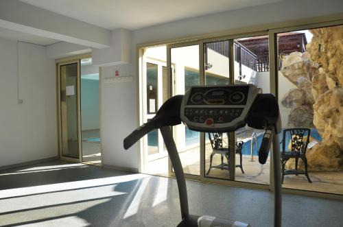 Studio with shower room E5, full kitchen, poolside, FREE WIFI, Peyia (photo 9)