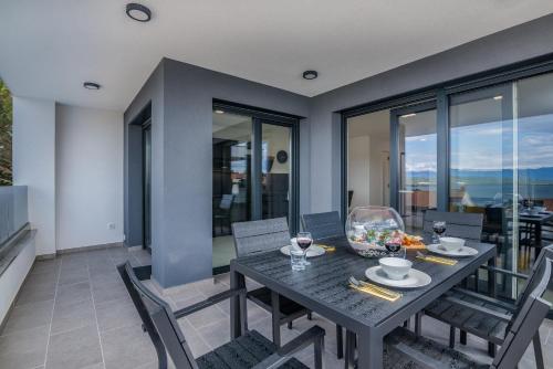 Erkély/terasz, Apartments with parking space Vantacici, Krk - 19382 in Vantačići