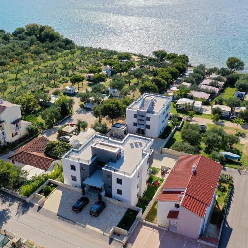 Family friendly apartments with a swimming pool Sveti Filip i Jakov, Biograd - 19325 - Location saisonnière - Sveti Filip i Jakov