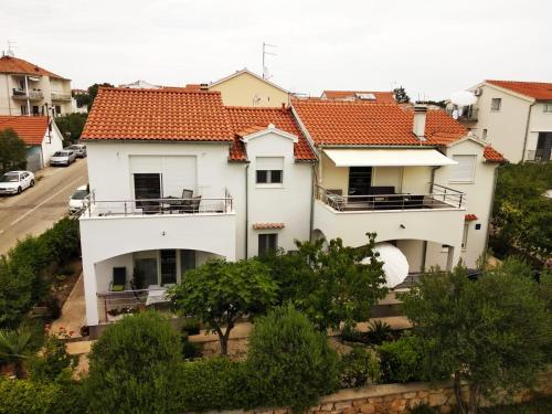 Apartments with a parking space Vodice - 19340