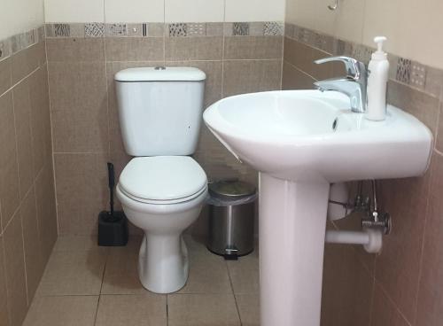 Vannas istaba, ELLA LUXURY APARTMENT - (BREAKBOOKING CY) in Kato Polemidia