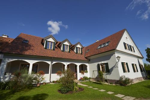Frühstückspension Kleinschuster in Burgau, Österreich