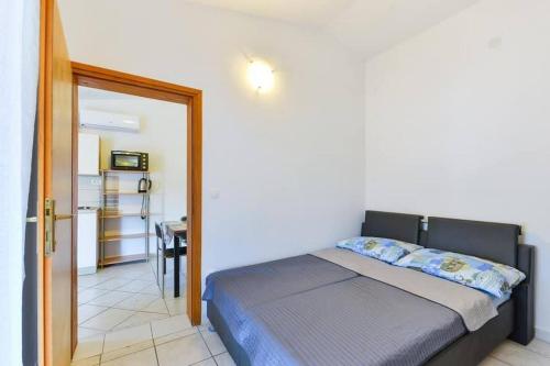 Two-Bedroom Apartment with Terrace room in Apartments with parking space Sabunike Zadar - 19430