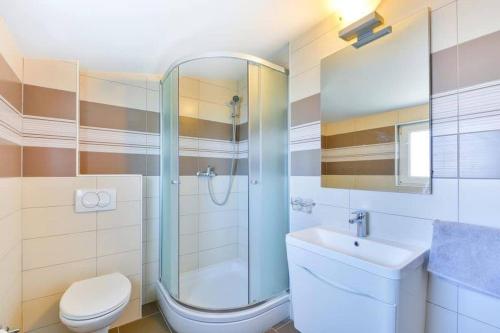 One-Bedroom Apartment with Terrace image 4