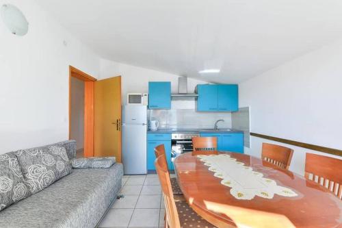One-Bedroom Apartment with Terrace image 3