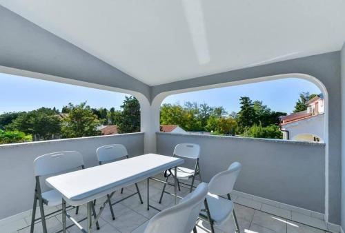 One-Bedroom Apartment with Terrace image 2