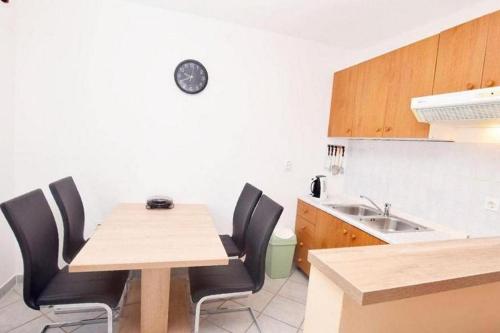 One-Bedroom Apartment with Terrace image 2