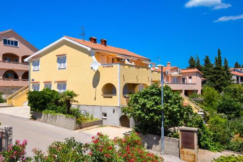 Apartments with parking space Kornic, Krk - 19463 - Location saisonnière - Kornić
