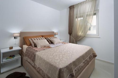Two-Bedroom Apartment with Terrace and Sea View image 7