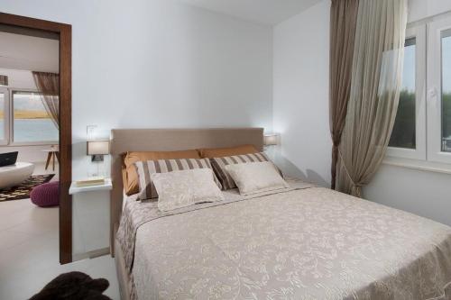 Two-Bedroom Apartment with Terrace and Sea View image 6
