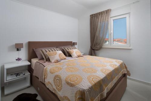 One-Bedroom Apartment with Terrace and Sea View image 5