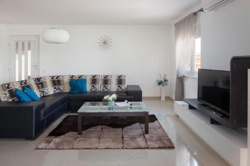 Two-Bedroom Apartment with Terrace and Sea View room in Apartments by the sea Vir - 19419