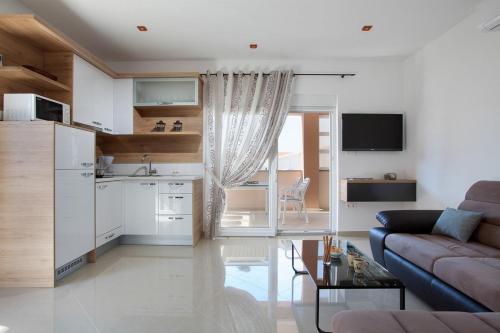 One-Bedroom Apartment with Terrace and Sea View room in Apartments by the sea Vir - 19419