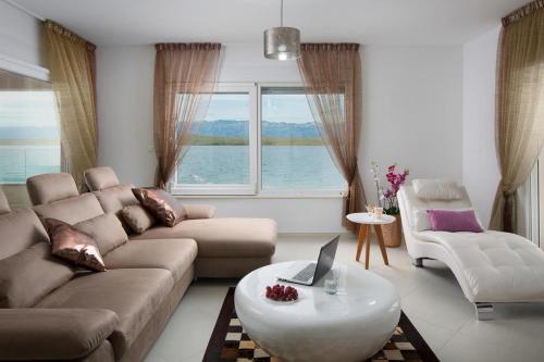 Two-Bedroom Apartment with Terrace and Sea View image 8