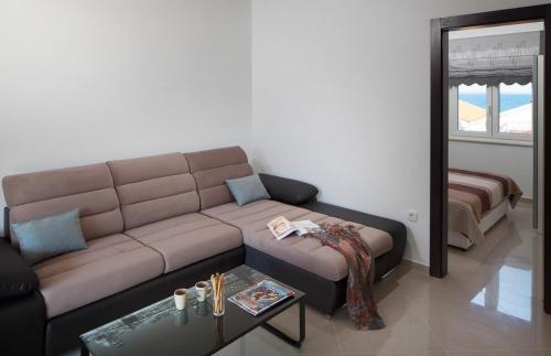 One-Bedroom Apartment with Terrace and Sea View image 7
