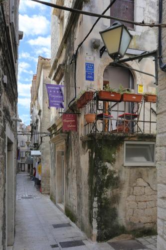 Apartments by the sea Trogir - 19575