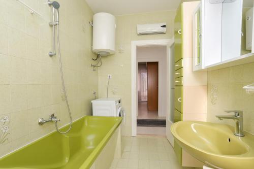 Three-Bedroom Apartment with Terrace image 8