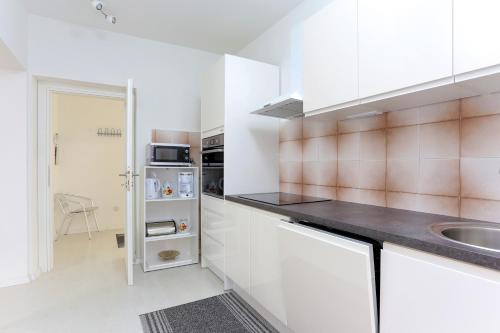Three-Bedroom Apartment with Terrace image 6