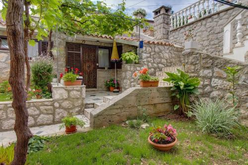 Apartments with a parking space Mali Losinj, Losinj - 19646 - Location saisonnière - Mali Lošinj