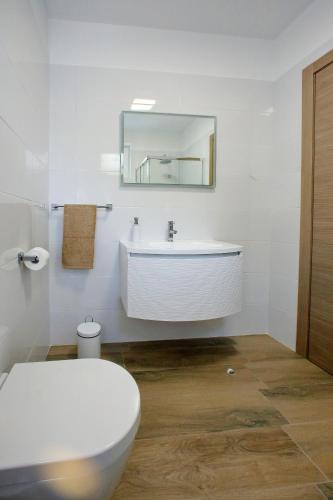 Two-Bedroom Apartment with Balcony and Sea View image 10