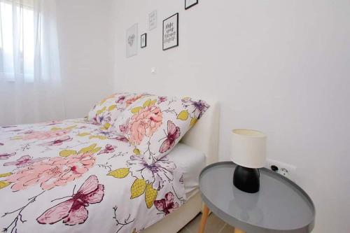 Two-Bedroom Apartment with Balcony and Sea View image 10
