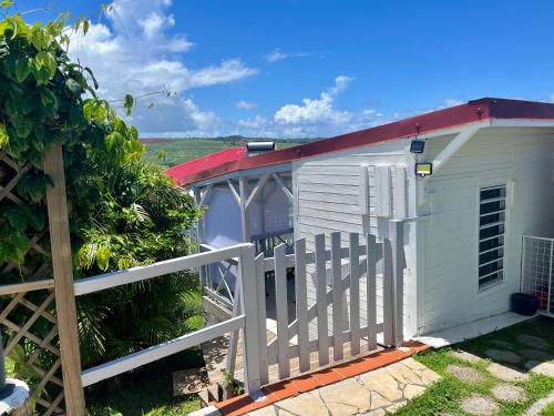 Buitenkant, Bungalow avec piscine in Sainte-Marie