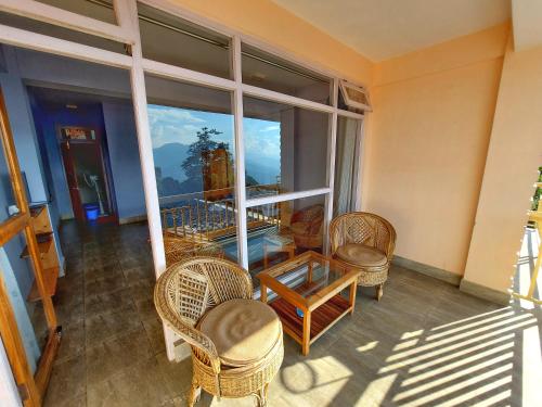 ศิขร เกสต์เฮาส์ (Shikher Guest House) in กาลิมปง