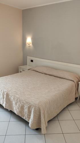 1 queen bed, 1 sofa bed