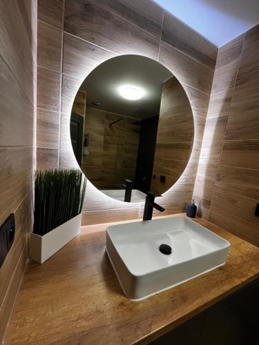 ห้องน้ำ, Spaní na paletách kousek od centra Hradce Králové (Spani na paletach kousek od centra Hradce Kralove) in ฮราเด็ค คราลอเว