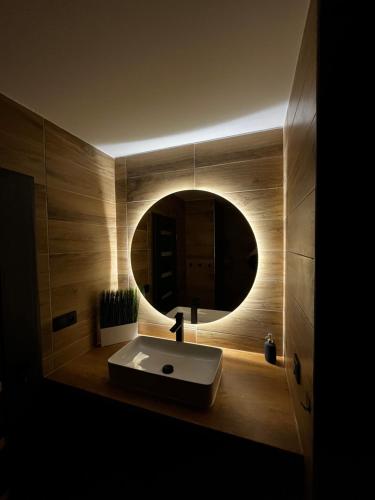 ห้องน้ำ, Spaní na paletách kousek od centra Hradce Králové (Spani na paletach kousek od centra Hradce Kralove) in ฮราเด็ค คราลอเว