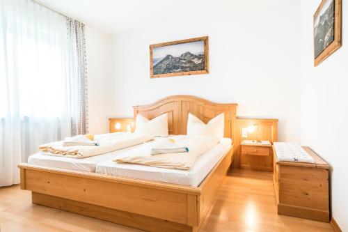 1 king bed, 1 sofa bed