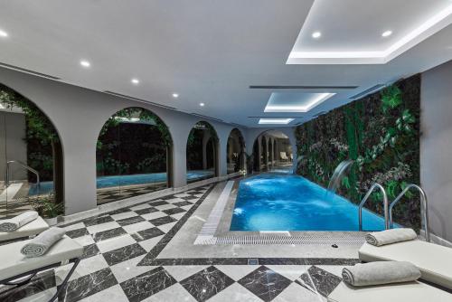 Swimming pool, La Fleur Boutique Hotel in Town Center