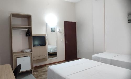 3 twin beds