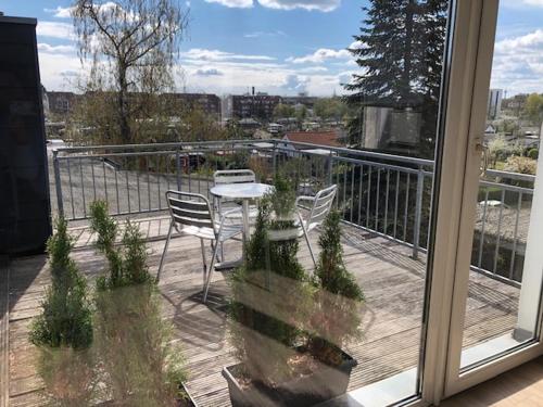 studio b - Sunny City Business Apartment with roof-top terrace for 2-4 guests, Düsseldorf (photo 2)