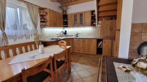 Konyha, Chalupa Staré polesí (Chalupa Stare polesi) in Karolinka