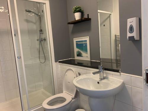 Modern 2 bedroom flat with free parking in Cambuslang, Glasgow, Glasgow (photo 9)