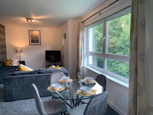 Modern 2 bedroom flat with free parking in Cambuslang, Glasgow, Glasgow (photo 3)