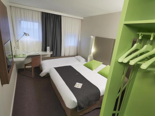 2 double beds
