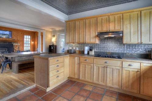421 Capital Ave in Creede, USA