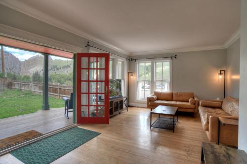 421 Capital Ave in Creede, USA