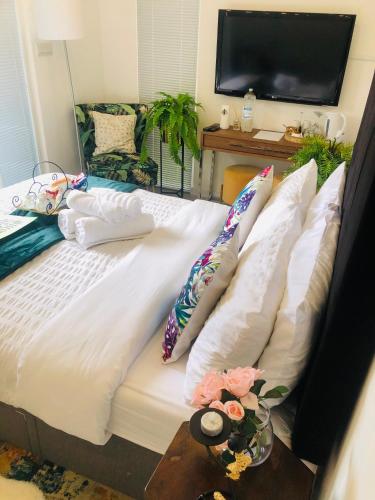 MeeZee Pearl Double Bed Lodge With Free Parking Room Type - Double Room