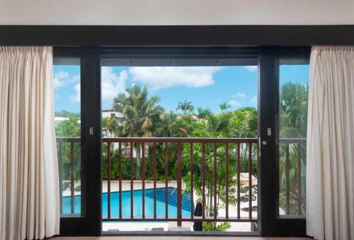 شرفة/ تراس, Wonderful 1-bed condo, 2min walk to beach & more in Bridgetown