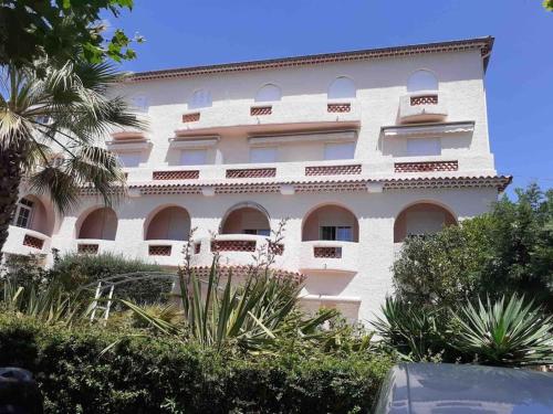 BANDOL: ÉLÉGANT et COSY 2 PIÈCES, PROCHE VILLE et PLAGE